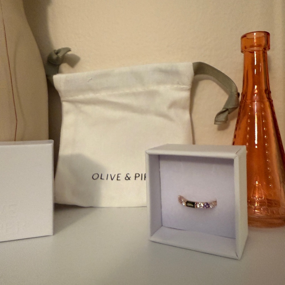 Olive & Piper Vale Ring Size 8
